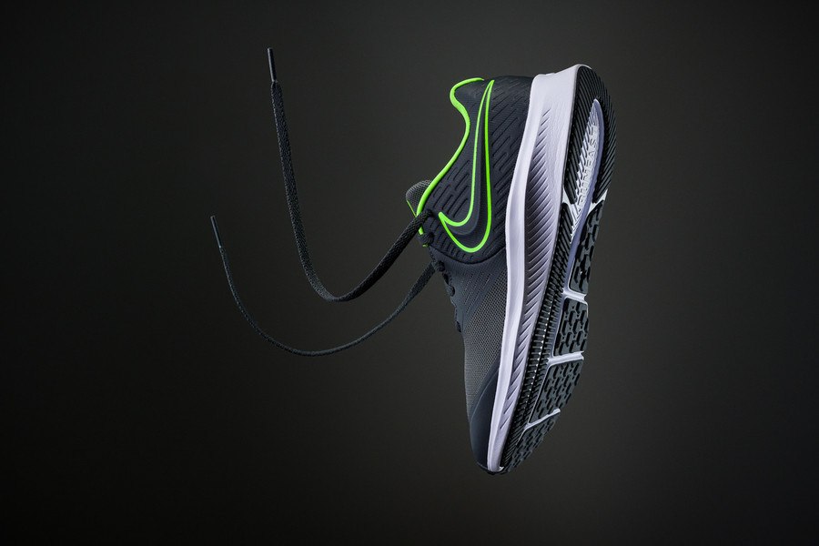 Dynamic advertising product photography for sneakers and footwear / © Saša Huzjak / SHtudio.eu