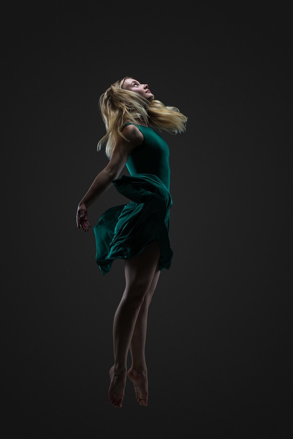 Promo photography in studio for a dancer: Vanja Kolanovič / © Saša Huzjak / SHtudio.eu