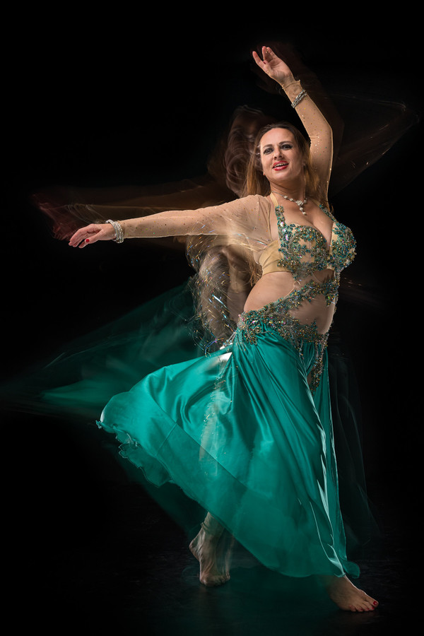 PR photography for a dancer of oriental/middle eastern dance in photo studio: Edita Čerče / © Saša Huzjak / SHtudio.eu