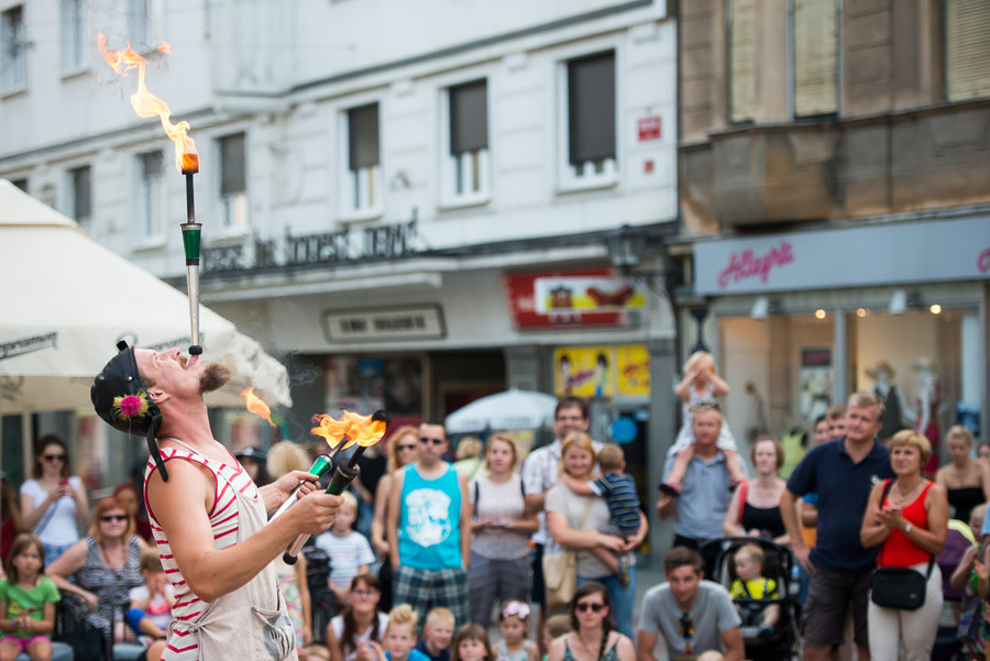 Street theatre photography / © Saša Huzjak / SHtudio.eu