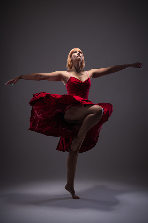 Profesionalna studijska plesna fotografija za plesalce – promocijske in PR fotografije, ustvarjene v fotografskem studiu / &copy; Saša Huzjak / SHtudio.eu