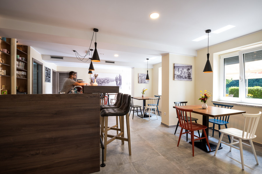 Fotografiranje nepremičnin in drugih prostorov za promocijo, oddajo ali prodajo: restavracije in bari, hoteli, hostli, pisarniški prostori, apartmaji, zasebni domovi / © Saša Huzjak / SHtudio.eu