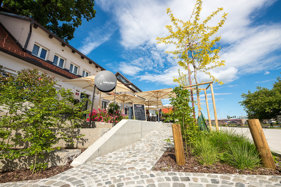 Fotografiranje nepremičnin in drugih prostorov za promocijo, oddajo ali prodajo: restavracije in bari, hoteli, hostli, pisarniški prostori, apartmaji, zasebni domovi (Airbnb, Booking, …) / © Saša Huzjak / SHtudio.eu