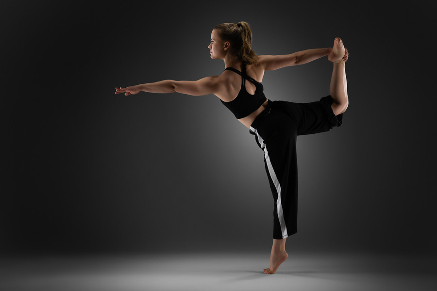 Profesionalna studijska plesna fotografija za plesalce – promocijske in PR fotografije, ustvarjene v fotografskem studiu / &copy; Saša Huzjak / SHtudio.eu
