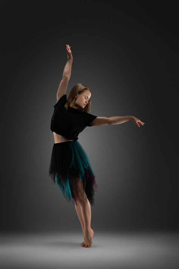 Profesionalna studijska plesna fotografija za plesalce – promocijske in PR fotografije, ustvarjene v fotografskem studiu / &copy; Saša Huzjak / SHtudio.eu