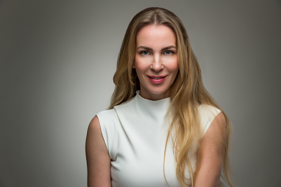 Fotografiranje portreta u studiju: Dr. Maja Pirnat, UKC Maribor / © Saša Huzjak / SHtudio.eu