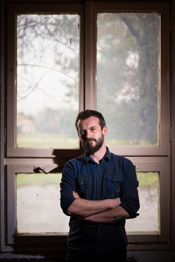 Portretna fotografija na lokaciji: Zvonimir Haramija Hans, umjetnik / © Saša Huzjak / SHtudio.eu