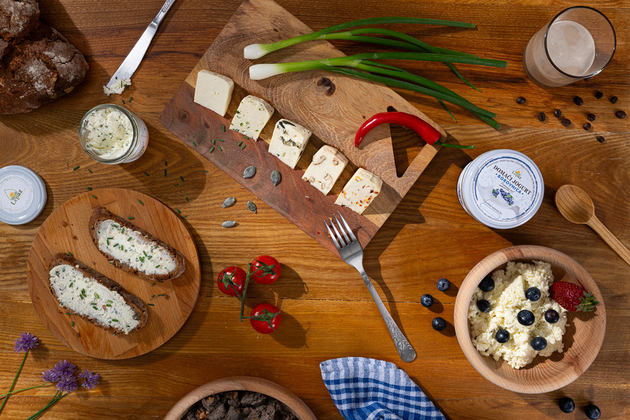 Lifestyle food photography & food styling for food brands: artisan cheese and spread assortment / &copy; Saša Huzjak / SHtudio.eu