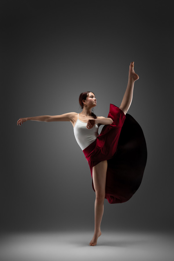 Dance PR photography in photo studio – professional imagery for dancers, dance companies and independent artists: Maša Bozovičar / &copy; Saša Huzjak / SHtudio.eu