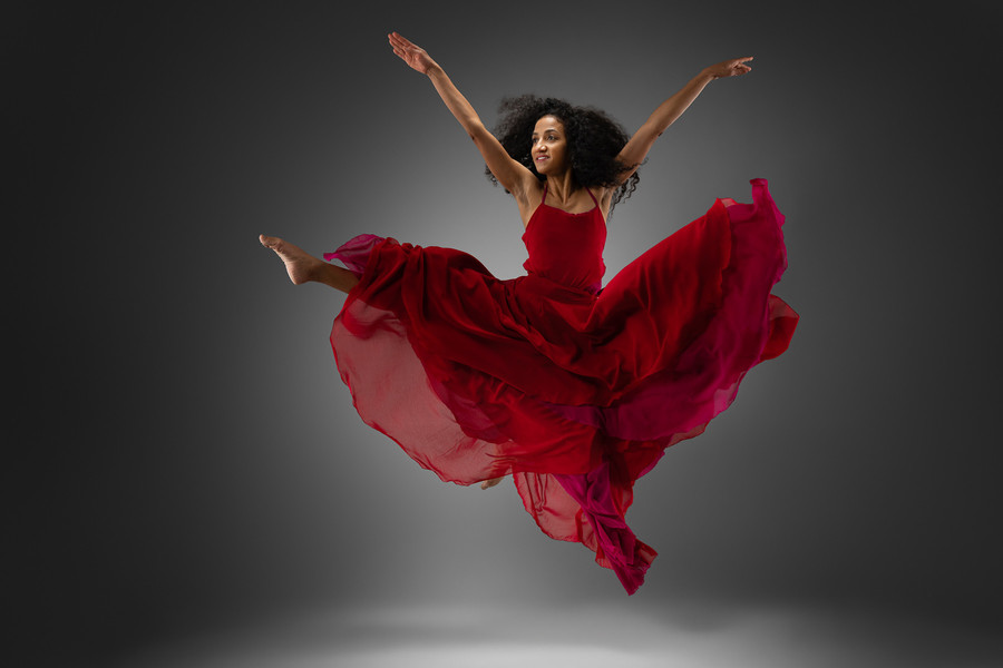 Studio photography for dancers – expressive movement and portrait photography for PR, auditions and portfolios: Dalanda Diallo / &copy; Saša Huzjak / SHtudio.eu